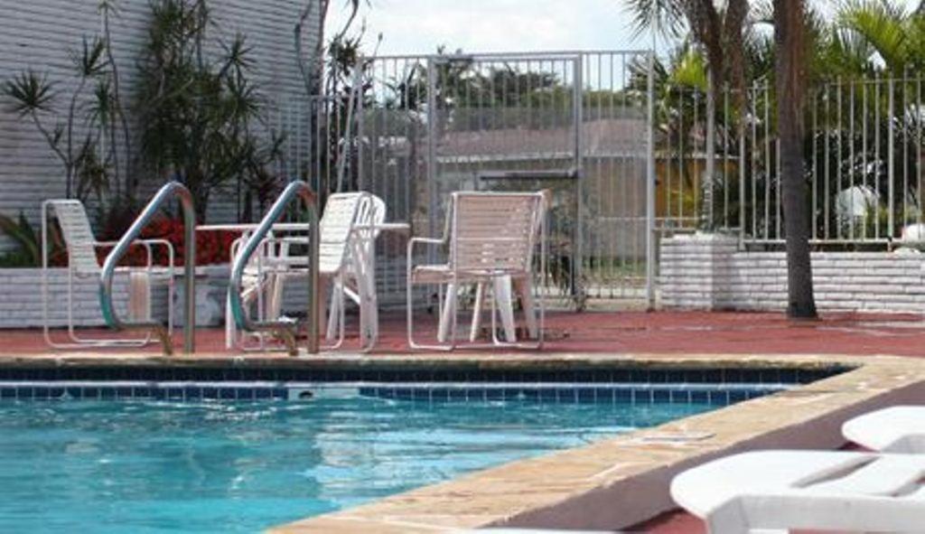 Beach And Town Motel Χόλιγουντ Εξωτερικό φωτογραφία